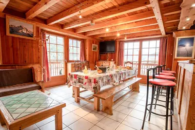 Image de Appartement \"L'erelaz\" avec vue sur les montagnes et Wi-Fi