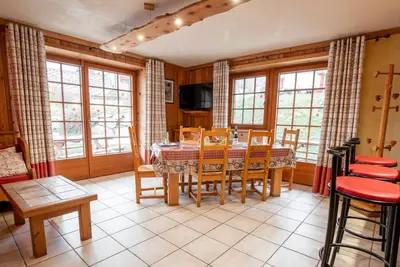 Image de Appartement \"L'epicéa\" avec vue sur les montagnes, terrasse privée et Wi-Fi