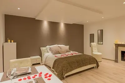 Image de Maison d'hôtes \"Love Room Avec Secret Room\" (chambre d'amour avec chambre secrète)