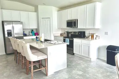 Image de Brand New, Family-Friendly Home by LegoLand/Peppa Pig Park! !
