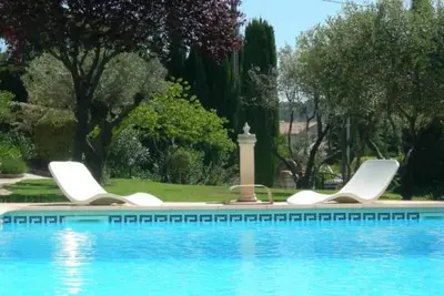 Image de Maison de vacances 'Maisonnette Avec Piscine' avec piscine partagée, terrasse privée et Wi-Fi
