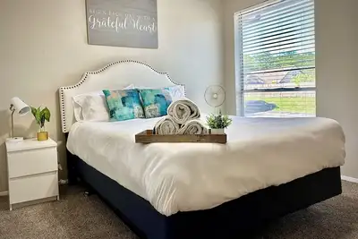 Image de Modern homey quiet stay w\/ pool in Great location