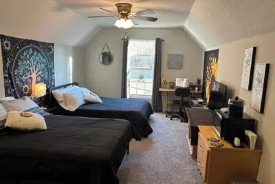 Image de 2 Guest Rooms in our Serene, Wood Valley Home in Athens, minutes from Uga