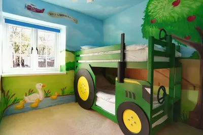 Image de Kids Fun Farm Themed Bedroom in Cosy Cob Cottage