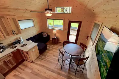 Image de ★Brand New★ Tiny Cabin in Downtown Hiawassee on the Lake!