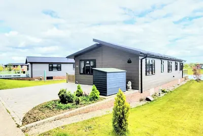 Image de Luxury 2-Bed Lodge in Routh, Sleeps 4 with Hot Tub