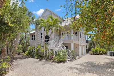 Image de Seashell Dreams- New! ! House on West End of Sanibel- Deeded Beach Access