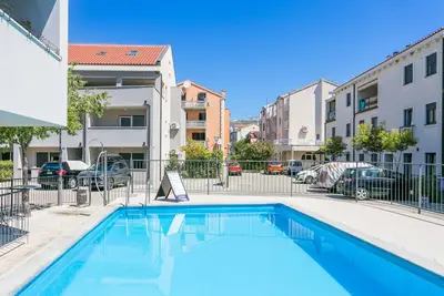 Image de Appartement de deux chambres avec la terrasse Podstrana, Split (A-22897-a)