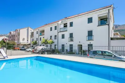 Image de Appartement de deux chambres avec la terrasse Podstrana, Split (A-22897-b)