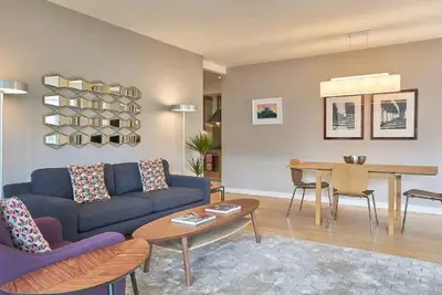 Image de Large Stylish, Bright & Luxurious 2 Bed Apartment