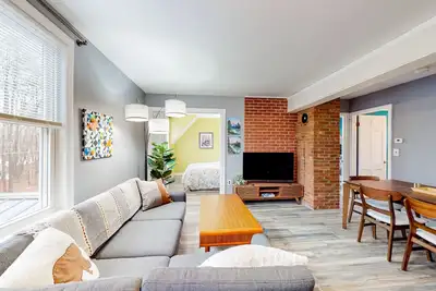Image de Charming, two-story home with a full kitchen, washer/dryer - near the slopes