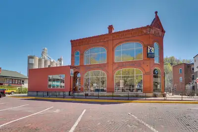 Image de McGregor Condo w\/ Brewery On-Site: Steps to River!