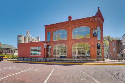 Image de Downtown McGregor Condo w\/ Restaurant On-Site!