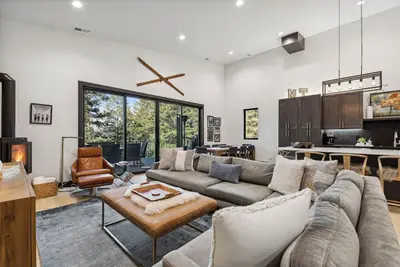 Image de New, Luxury, Big Mountain Road home 5 minutes from the Slopes!