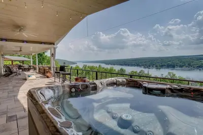 Image de The Villa on Esperanza: Luxury home with hot tub, sauna, theatre room, stunning Keuka lake view
