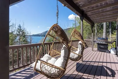 Image de Gorgeous Lake View! HotTub & FirePit & Lake access & King beds