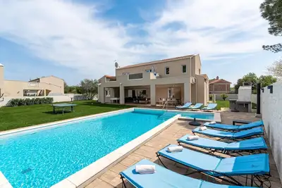 Image de Villa de luxe avec piscine et sauna
