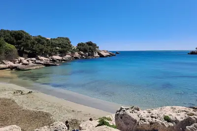 Image de Maison de village avec terrasse et jardin, plage à pied.