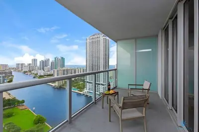 Image de Spectacular Apartment with Pool, Gym and Balcony