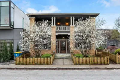 Image de 5min to Bottlework & Mass Ave, in quiet area. Recently renovated cozy flat