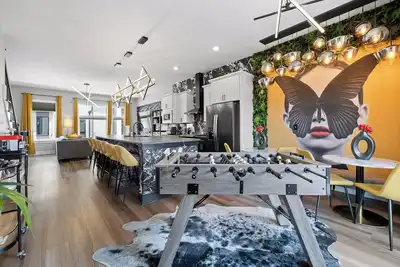 Image de Private Sauna, Game Room, On-site Ev Charger, 21+ Offsite Gym & Pool Access