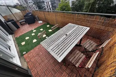 Image de Rooftop avec 3 chambres, 90m2 terrasse, vue Paris/Tour eiffel. 5min du métro7