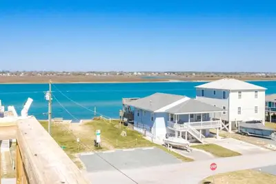 Image de Pirate Sails And A Mermaid Tale - 3 Br Home with Ocean & Sound Views