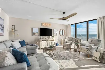 Image de Beautiful Fully Renovated Condo