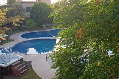 Image de villa nova avec piscine et vue sur atlas
