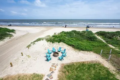 Image de Amazing Beachfront - Right on the beach! Loaded w\/ amenities!