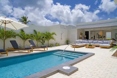 Image de The Whitehouse on Mango Drive, a stylish luxury 4 bedroom villa in Porters Place
