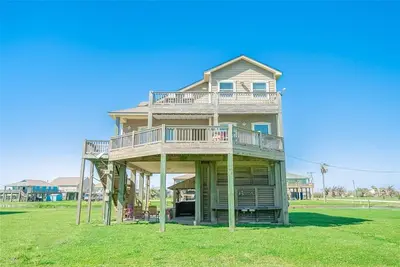Image de Family Tides - 4 bedroom w/ view, close to beach, cargo lift, budget friendly