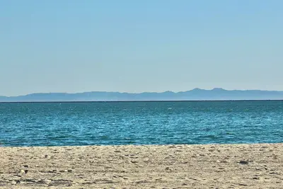 Image de Beachside Sanctuary – Luxurious 3 Bdr Steps to Ocean, Walk to 2nd Street!