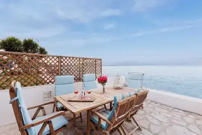 Image de Evi's Seafront Hideaway - Petalidi Cozy Nest