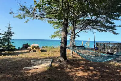 Image de Captain's Lake Superior Beach House!