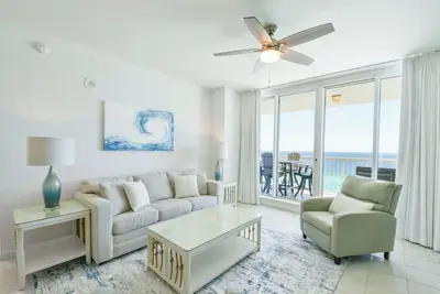 Image de Eleventh Floor Beachfront Condo w/Beach View From Both Bedrooms 🏖️