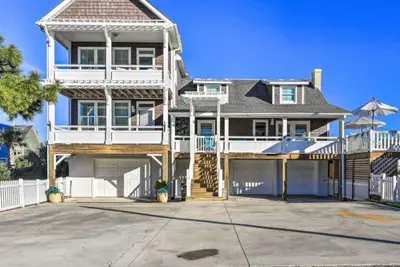 Windsong Beach Cottage- with  Amazing Ocean Views