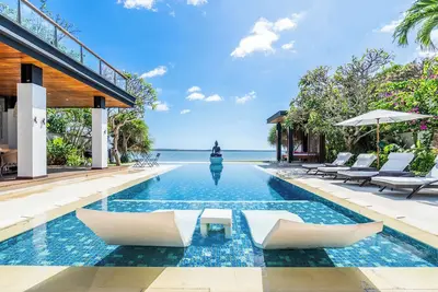 Image de 4 Bedroom Waterfront Villa in Nusa Dua