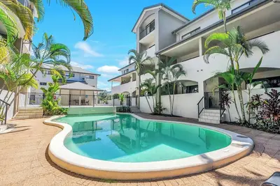 Image de Poolside on Martyn Relax in Resort style Comfort