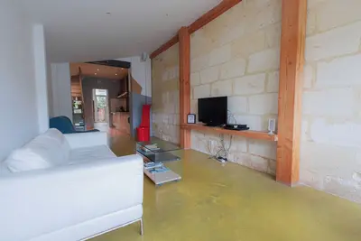 Image de Maison spacieuse avec Jardin et Garage
