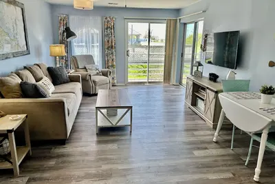 Image de Pool - Hot Tub - 2 Br - First Floor - Pool View - Walk to the Jet - Erie Escape