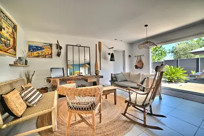 Image de Casa Marcel, 4 Chambres, 4 Sdb, Décoration bohème, au calme dans la pinède.