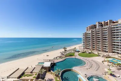 Image de Stunning Ocean Front 2 Bedroom Diamante 704