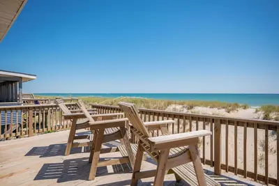 Image de Dreamy Days: Coastal Cottage with Awe-inspiring Oceanfront Setting