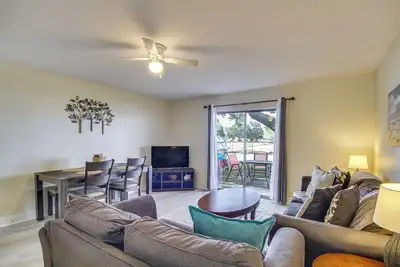 Image de Airy Biloxi Condo w/ Patio: Walk to Beach!