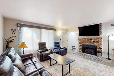 Image de Beachside high-end hideaway half block to beach, 1. 5 blocks to promenade