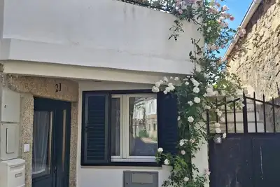 Image de Remodeled Rustic House, with Terrace and Garden