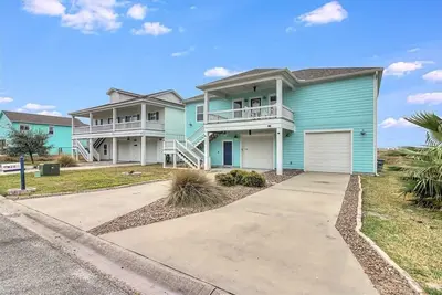 Image de Escape to Isla Blanca - The Ultimate Coastal Retreat in Rockport at Bahia Bay.