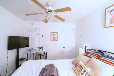 Image de Pet-Friendly Room Near Airport with Free Parking