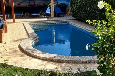 Image de Superbe Villa Piscine Privée et Pieds dans l'Eau
